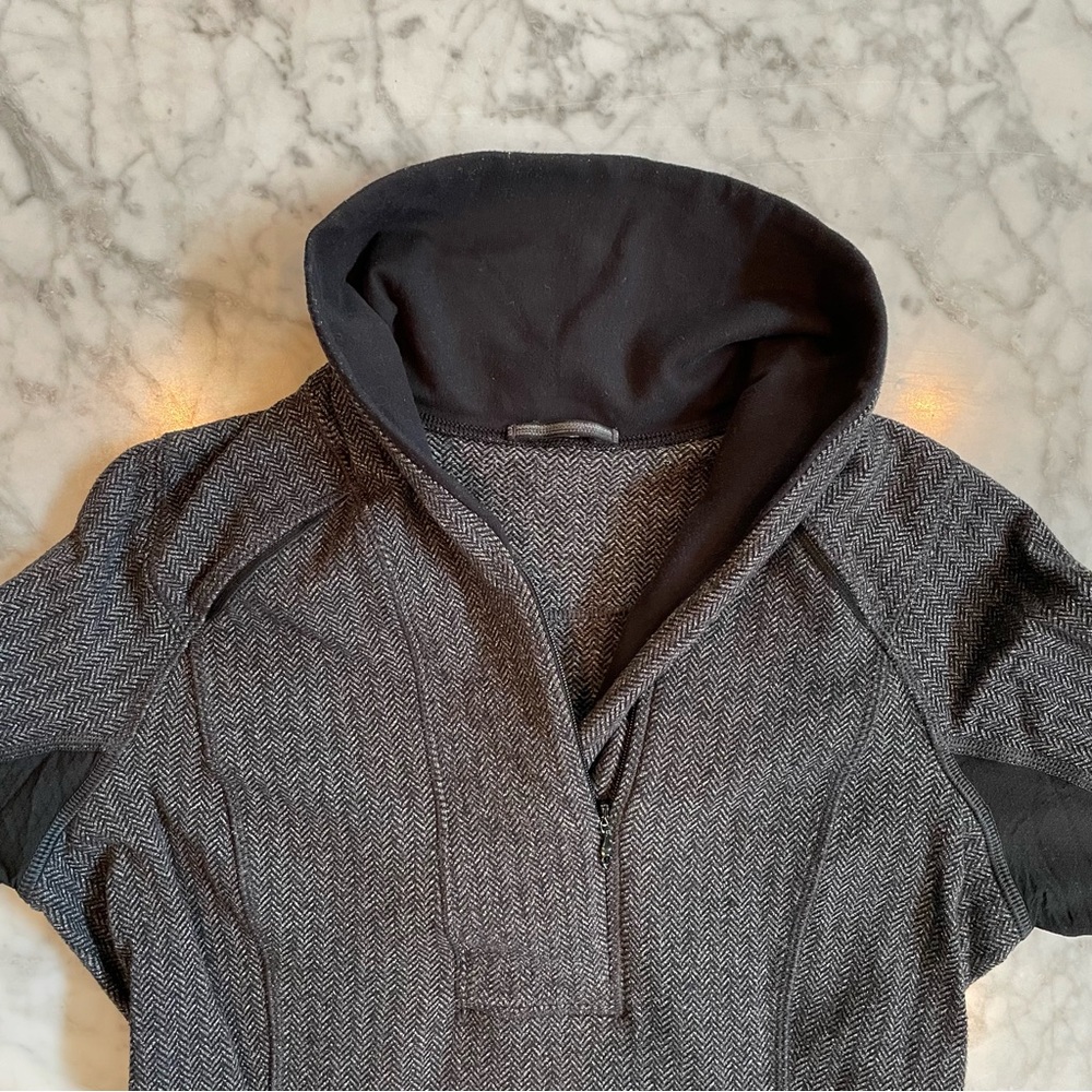 Lululemon running top